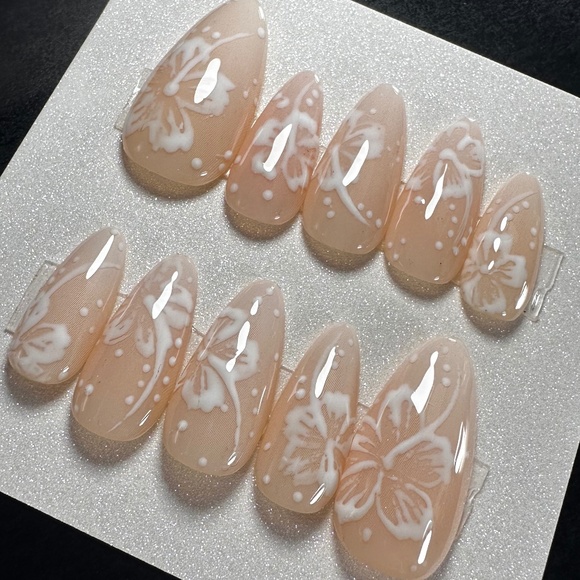 Medium almond Hawaiian flower inspired handmade press on nails - Picture 3 of 6